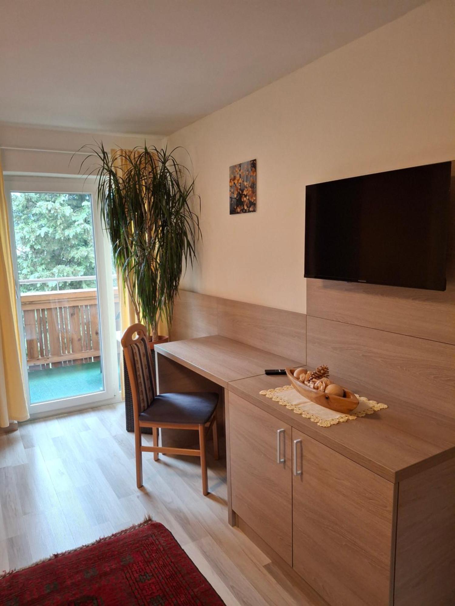 Apart Ritzl Fuegen Luaran gambar