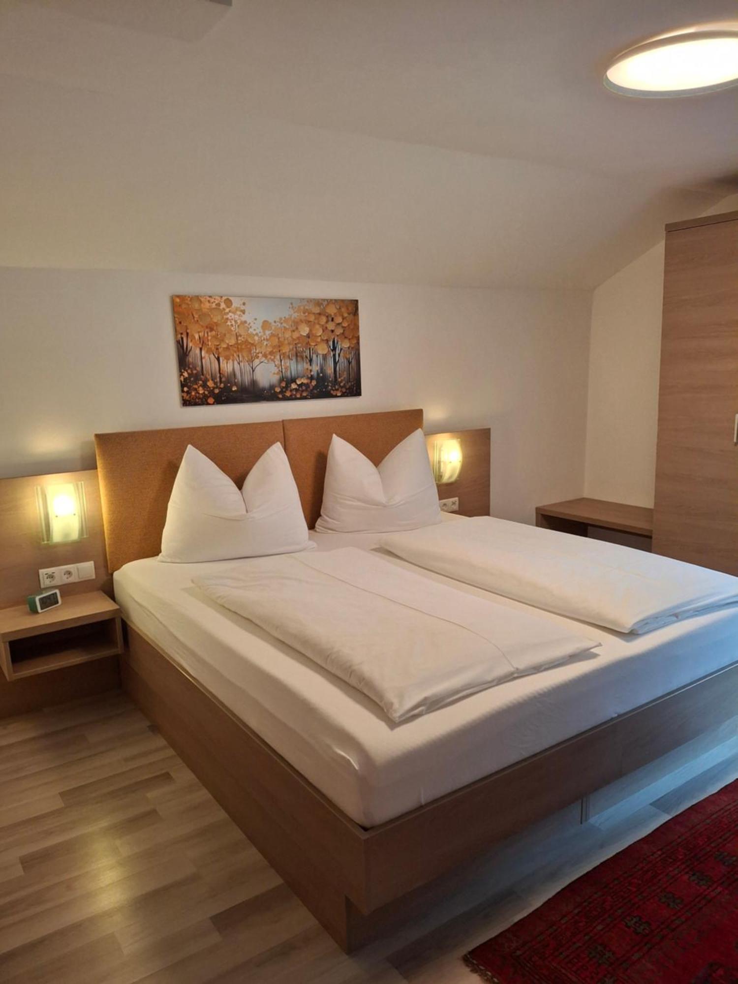 Apart Ritzl Fuegen Luaran gambar